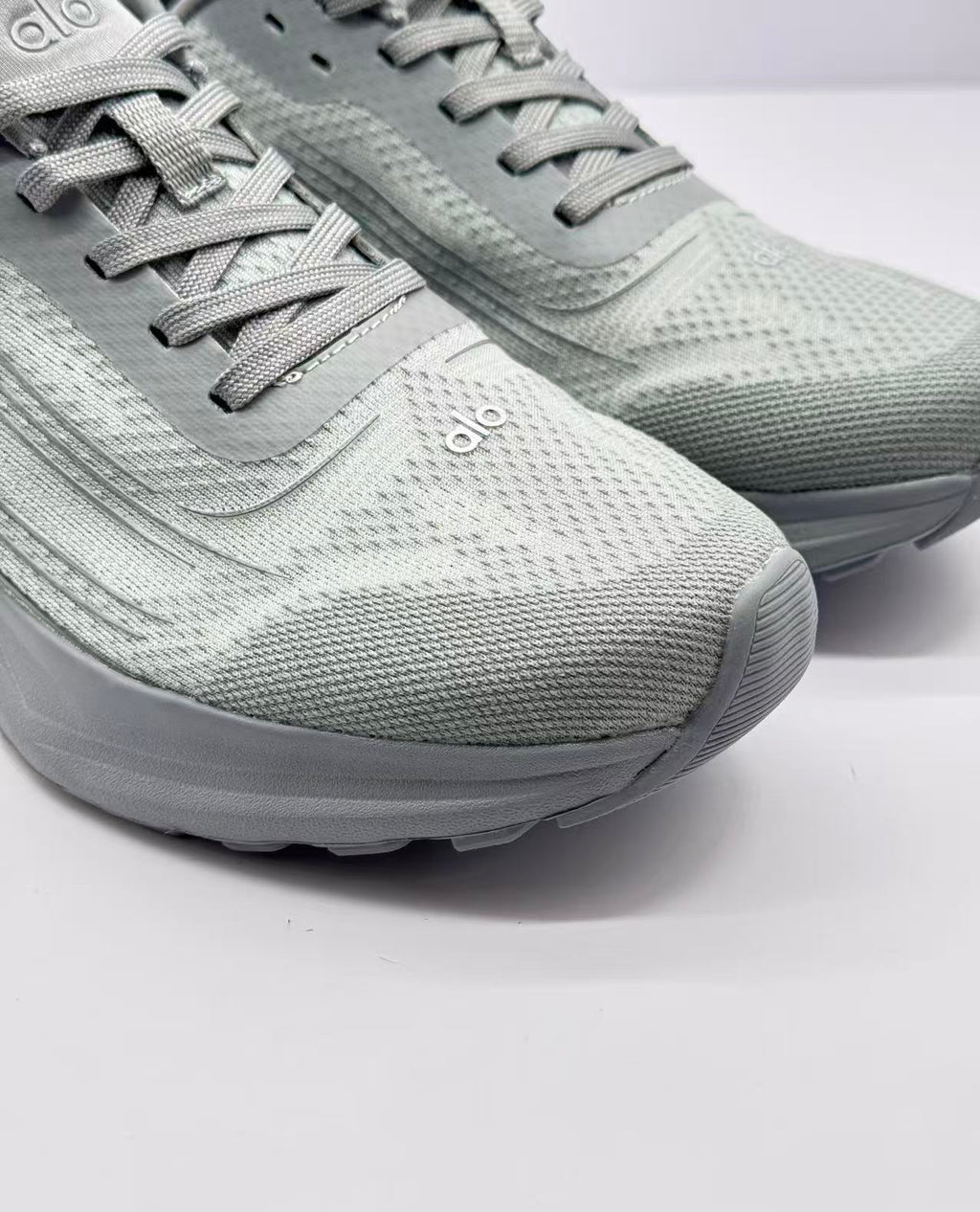 Alo Runner Sneakers Gray