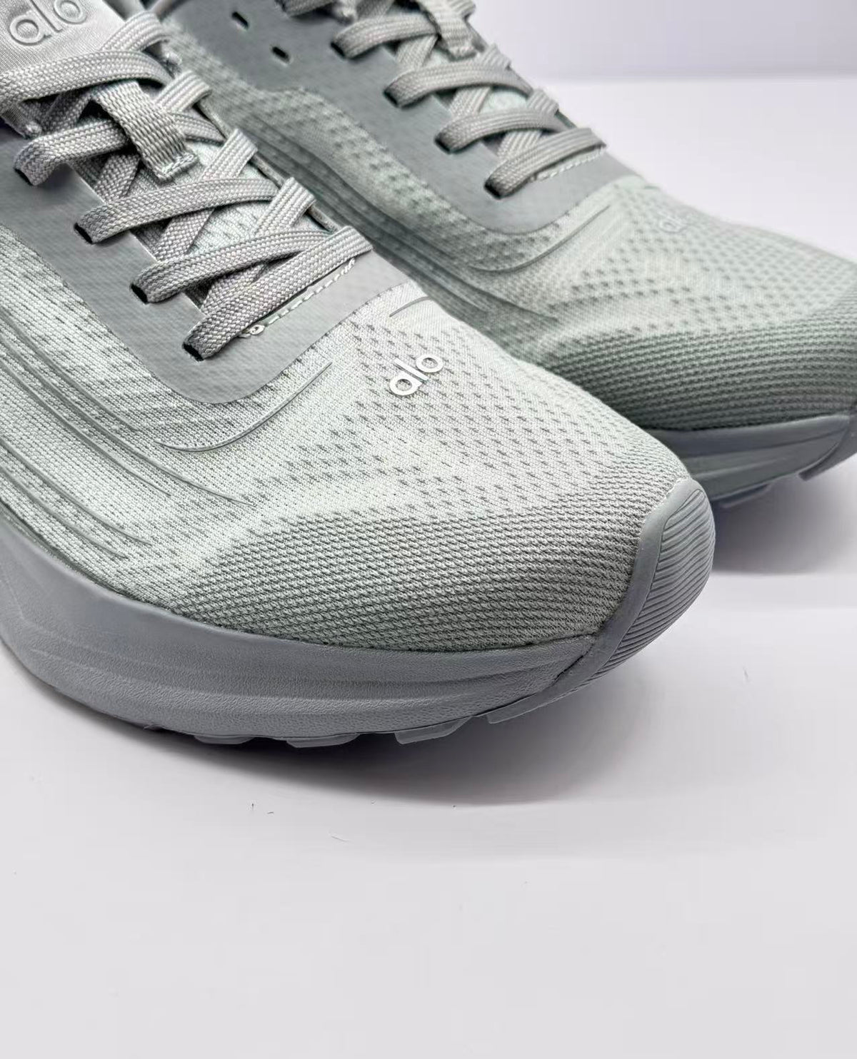 Alo Runner Sneakers Gray