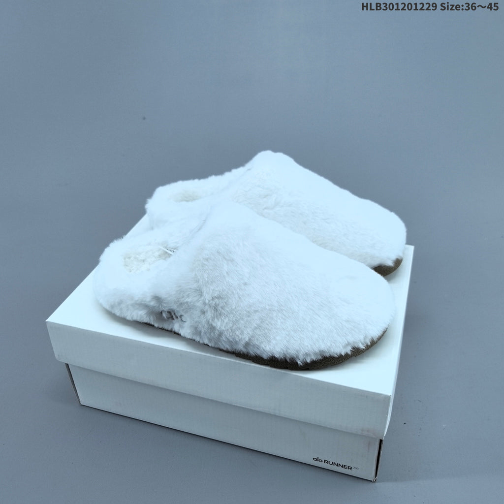 Alo Yoga Recovery Slipper Closed-Toe Slippers