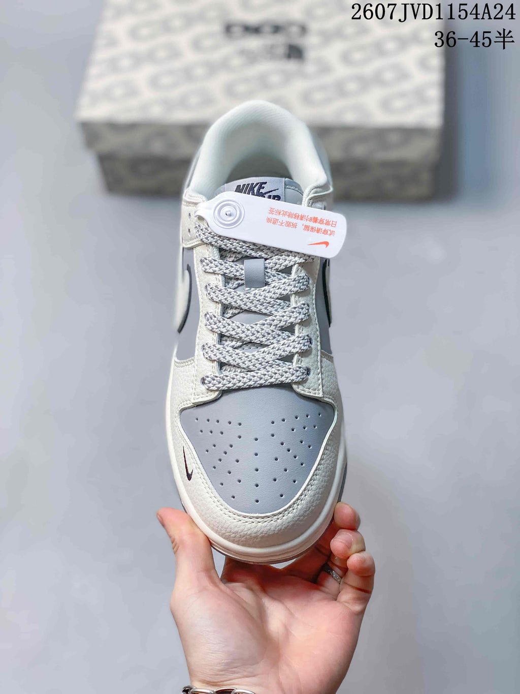 Nike SB Dunk Low Sneakers Grey and White NK5639-323