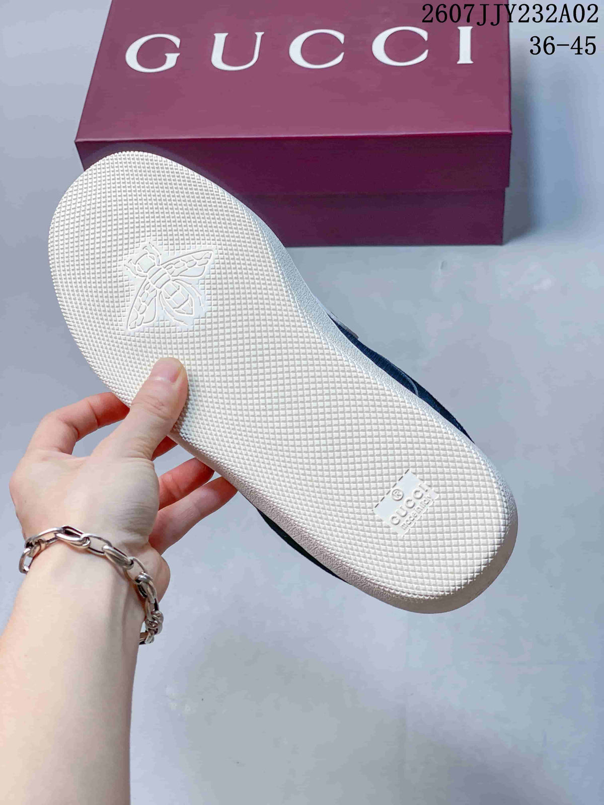 Gucci G75 Low-Top Sneakers in Navy and White