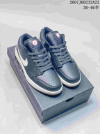 Jordan Air Jordan 1 Low Sneakers Navy White Gum IX5004-121