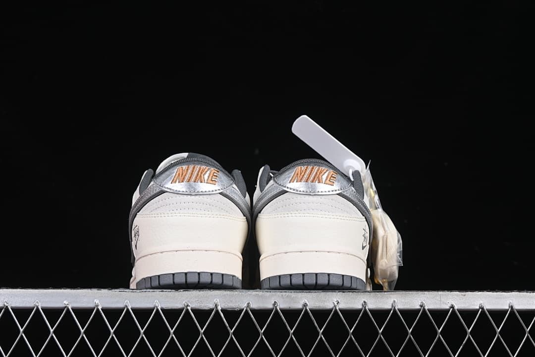 Nike Dunk Low Stüssy Snake-Year Sneakers DM6868-008
