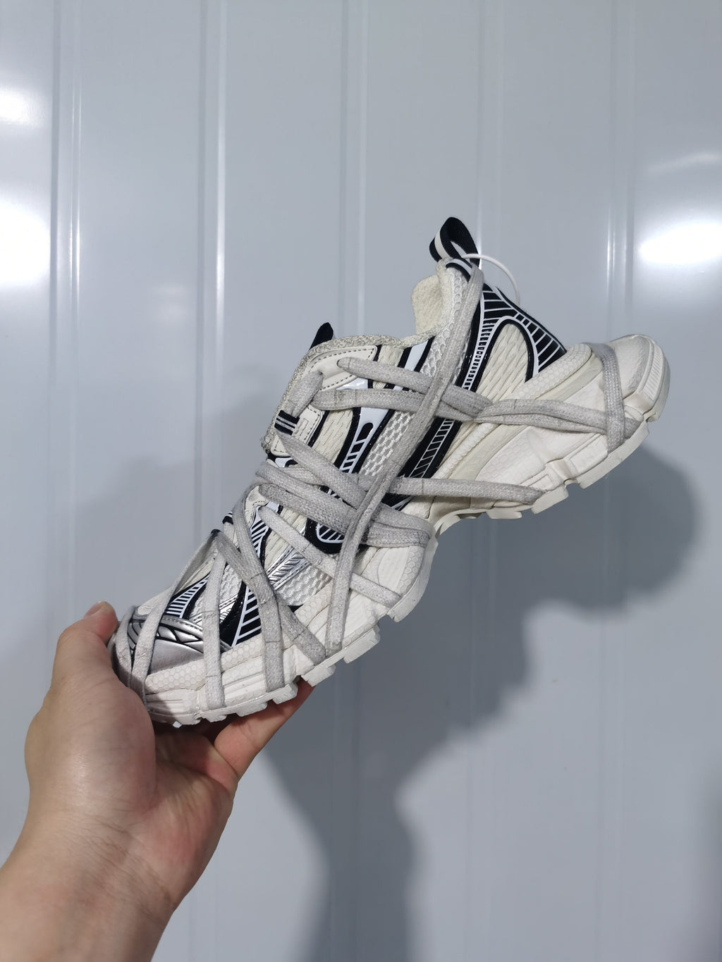 0310 White/Black Lace-Up Sneakers