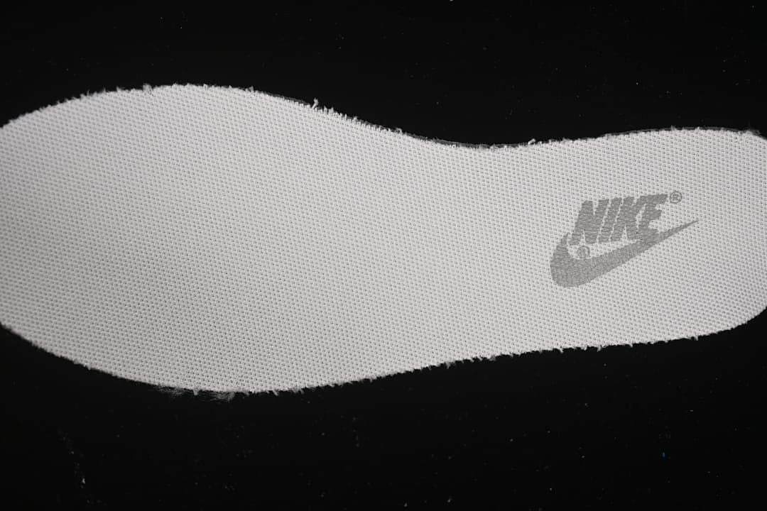 Nike SB Dunk Low Mocha White Sneakers