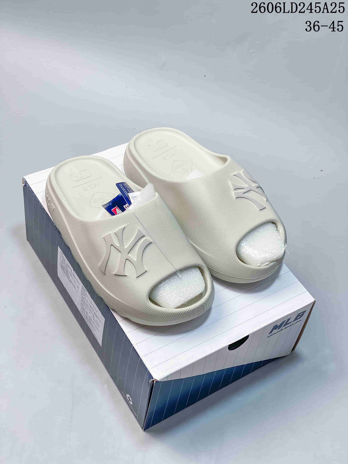 MLB Letter Logo Slide Sandals Off-White 68205EEU