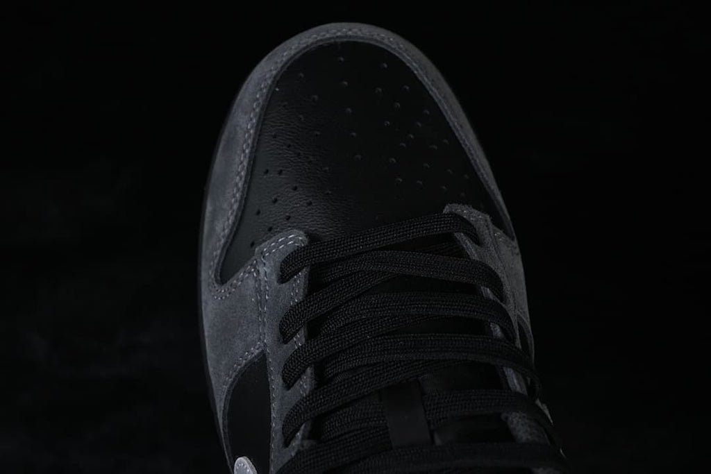 Nike SB Dunk Low Black and Grey Sneakers II7636-001