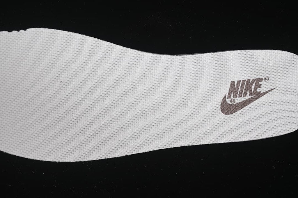 Nike SB Dunk Low Black and White Sneaker IH7333-200