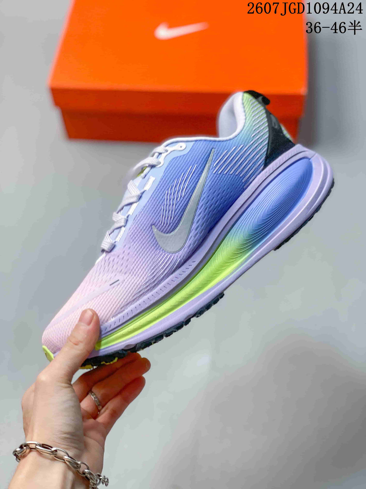 Nike Vomero 18 SE Running Sneakers Lavender Blue