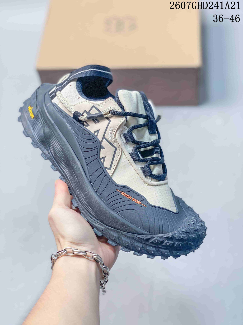 KOLON SPORT LIT CAMP Low-Top Hiking Sneakers 07GHD241A21