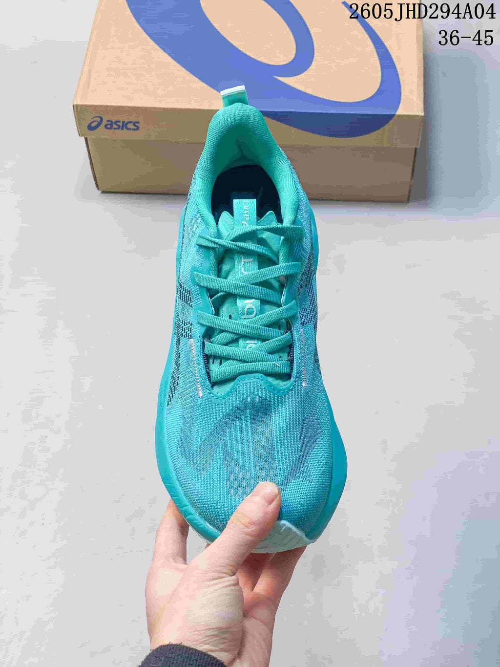 ASICS NOVABLAST 5 LE Running Shoes in Turquoise