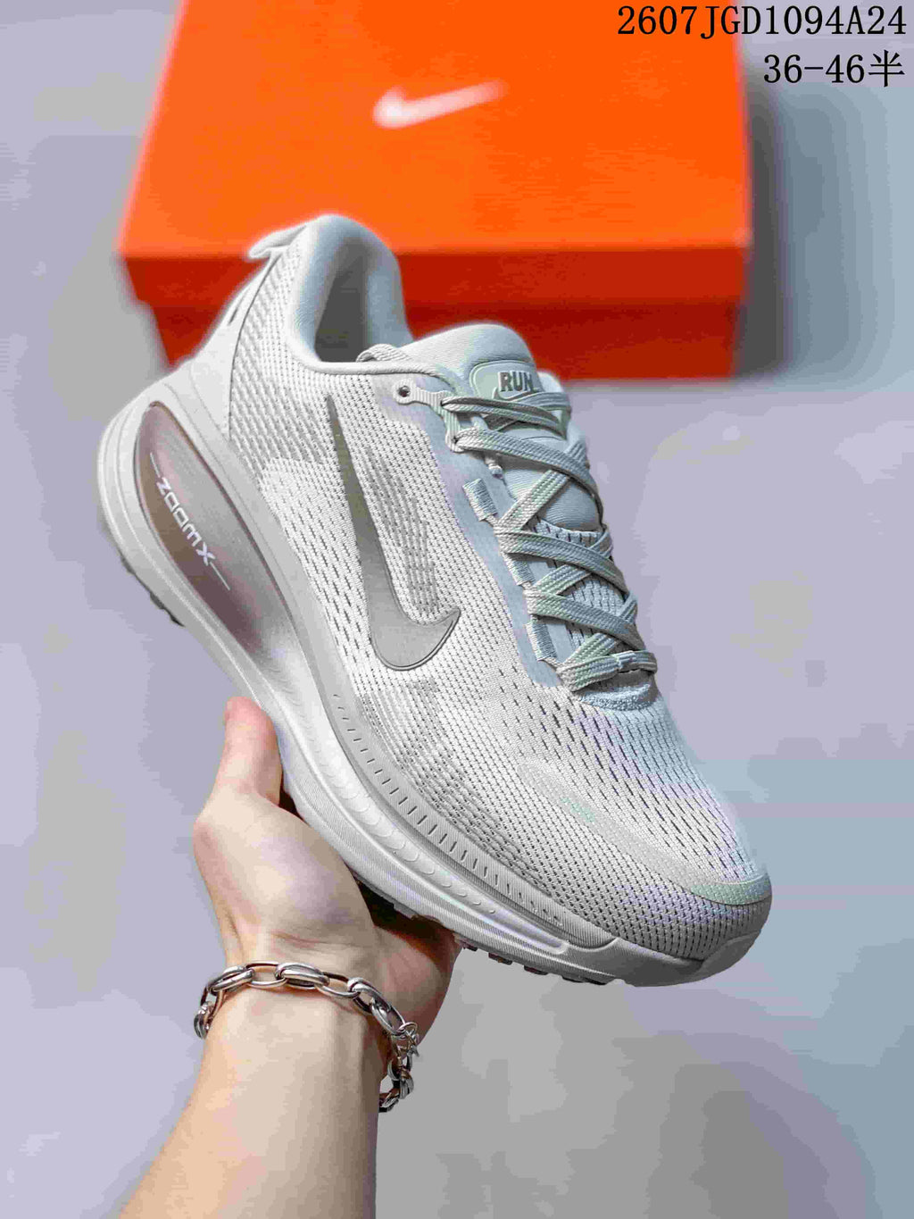 Nike Vomero 18 SE Sneakers White Grey