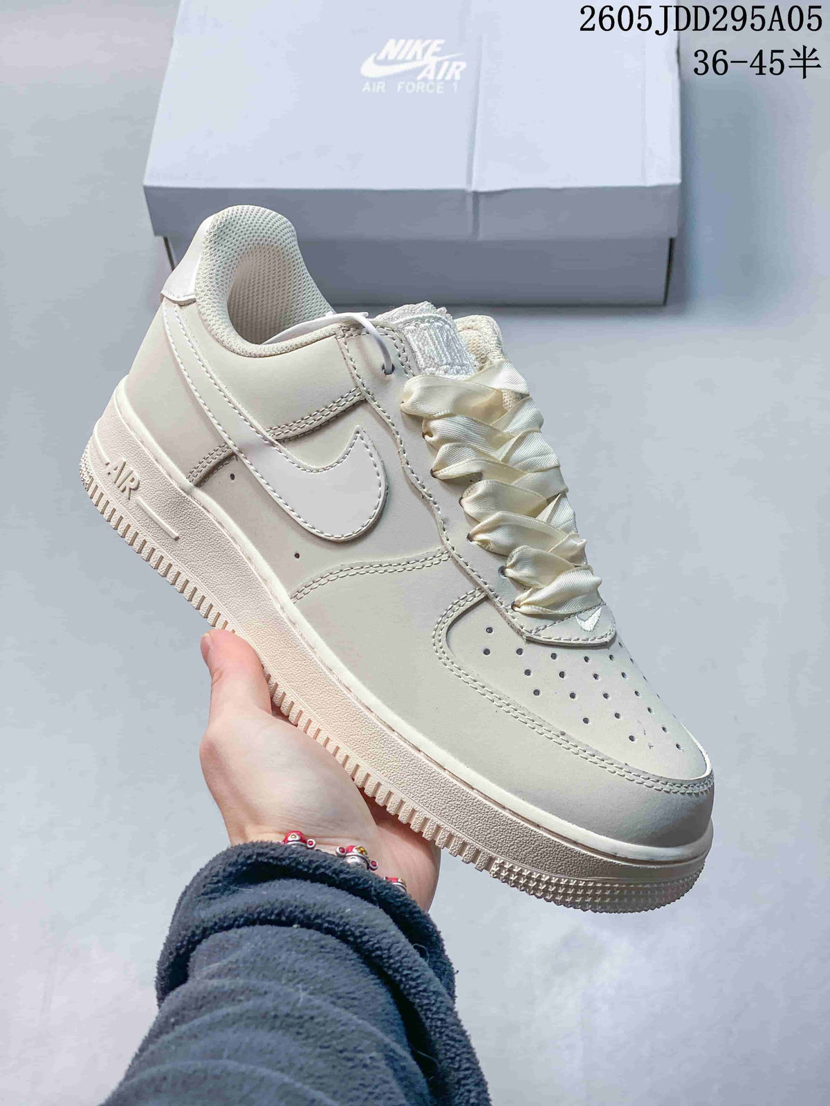 Nike Air Force 1 ’07 LV8 Low-Top Sneakers