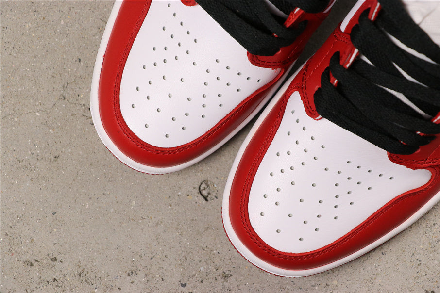 Jordan Air Jordan 1 High Chicago Sneakers Red White Black