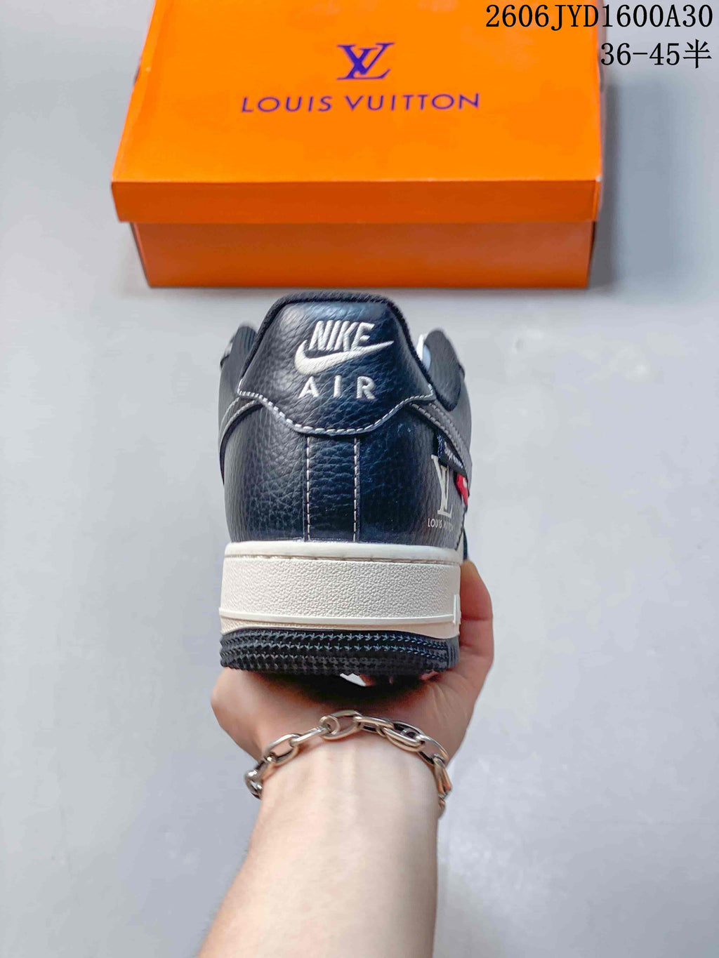 Nike Air Force 1 ’07 Low Sneakers in Navy and White