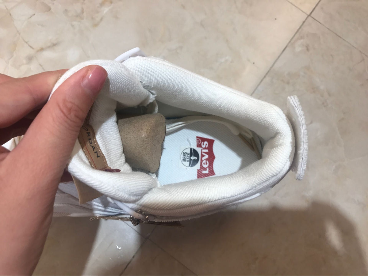 Jordan 4 Retro Levi's White Sneakers AQ2571-100