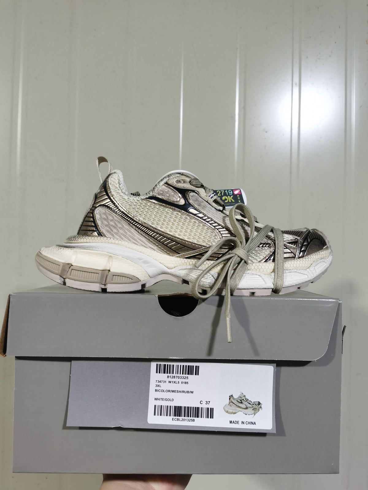 0185 White and Gold Sneakers