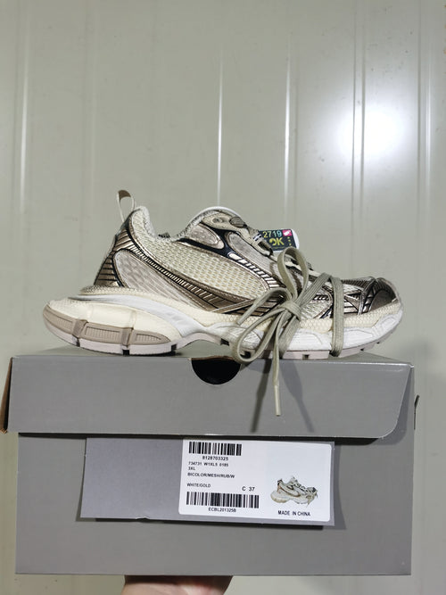 0185 White and Gold Sneakers