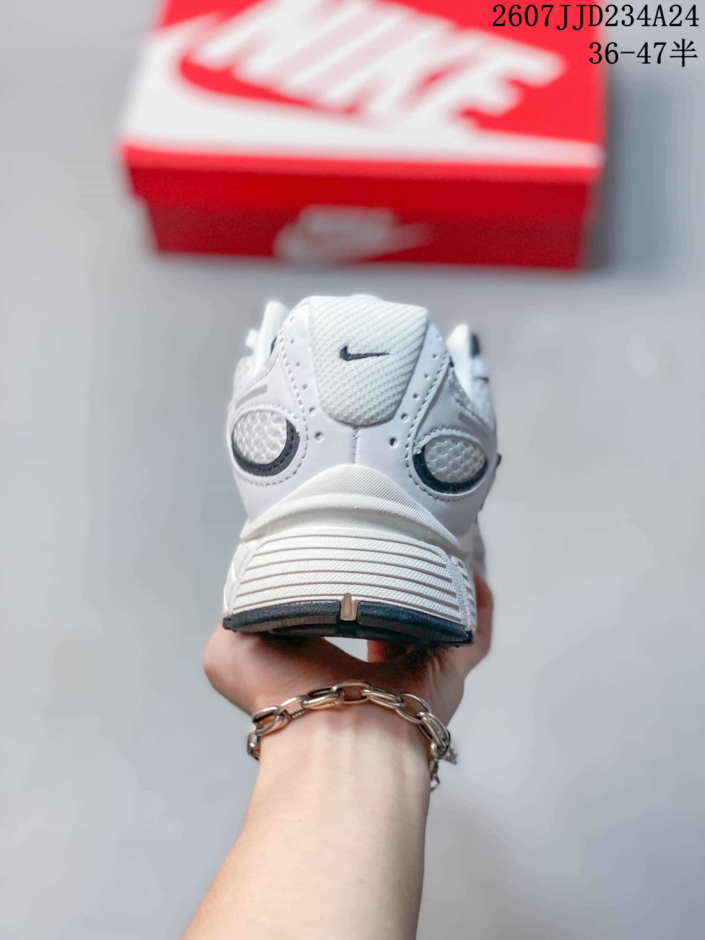 Nike V5 RNR Sneakers White Black 712140RRY