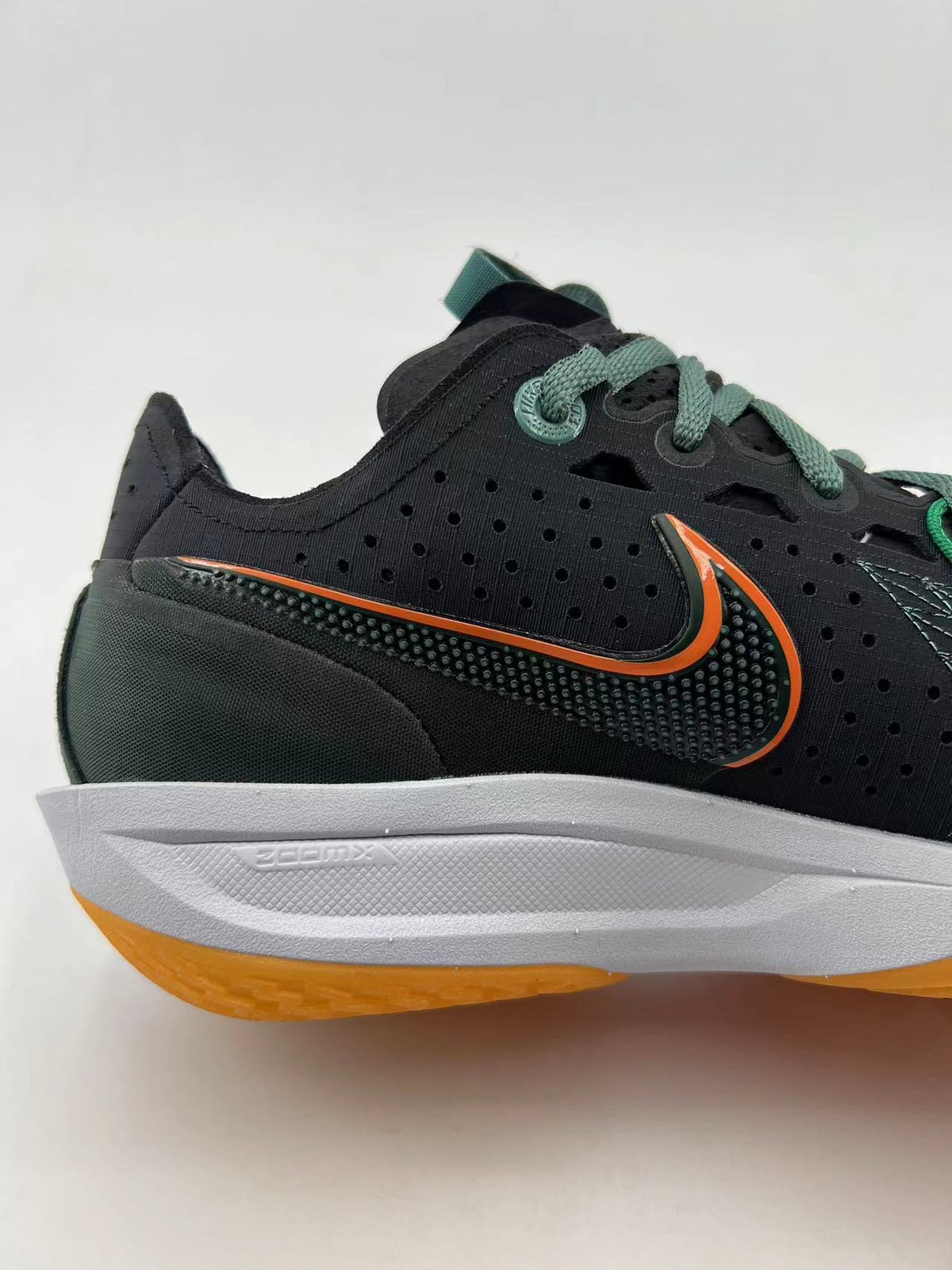 Nike GT Cut 3 Basketball Shoes Black Green DV2913-001