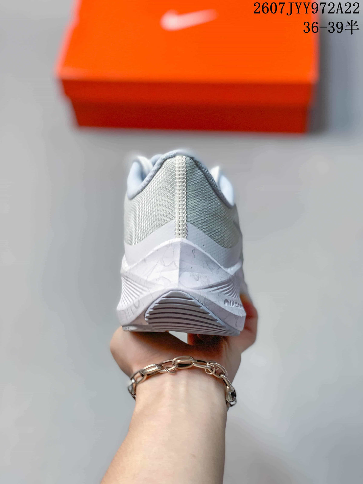 Nike Air Zoom Winflo 8 Running Shoes in Light Gray