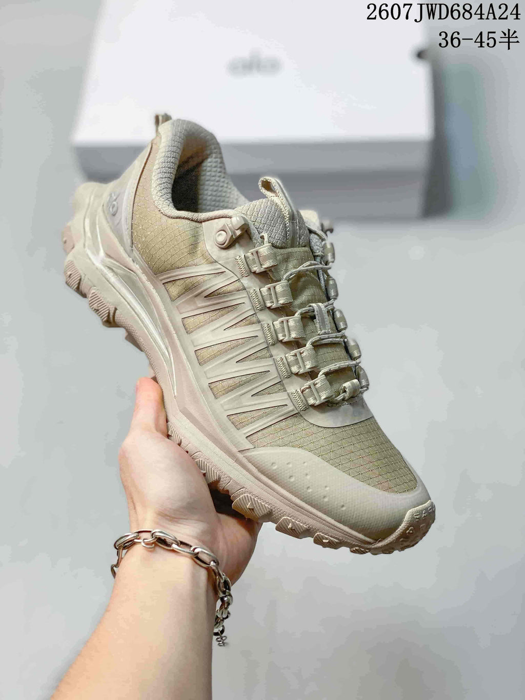 Alo Recovery Mode Low-Top Sneakers - Beige