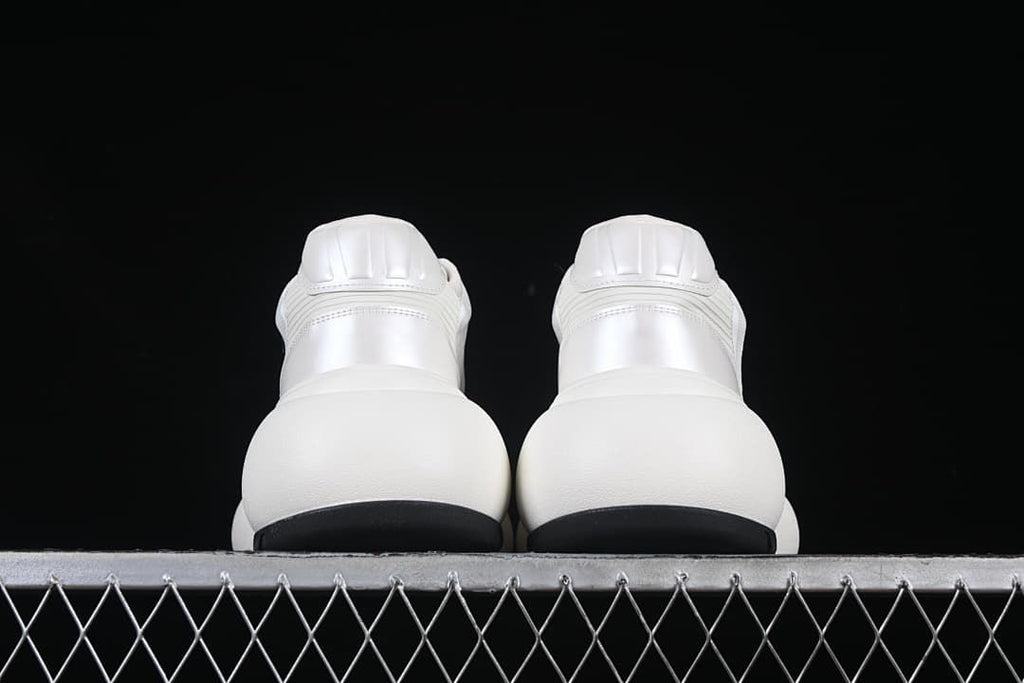 SMFK Future Ripple Low-Top Sneakers in White