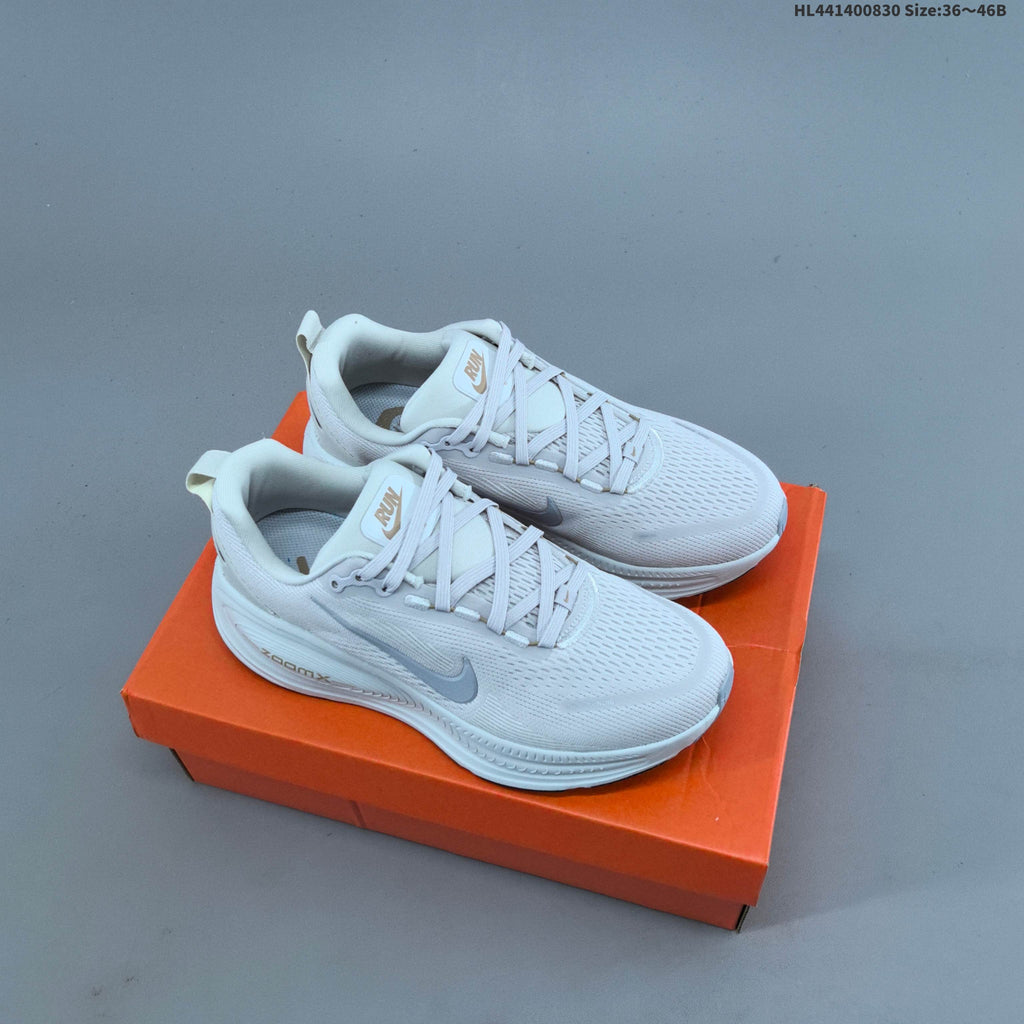 Nike Vomero 18 Running Shoes
