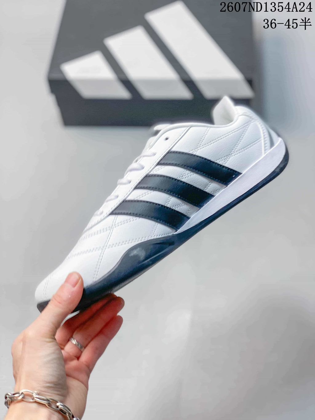 adidas Adipista White Black Low-Top Casual Sneakers