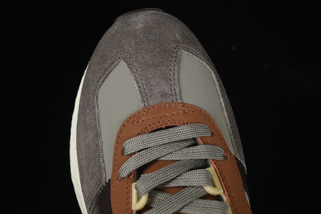 adidas Retropy E5 JH7190 Sneakers in Grey and Brown