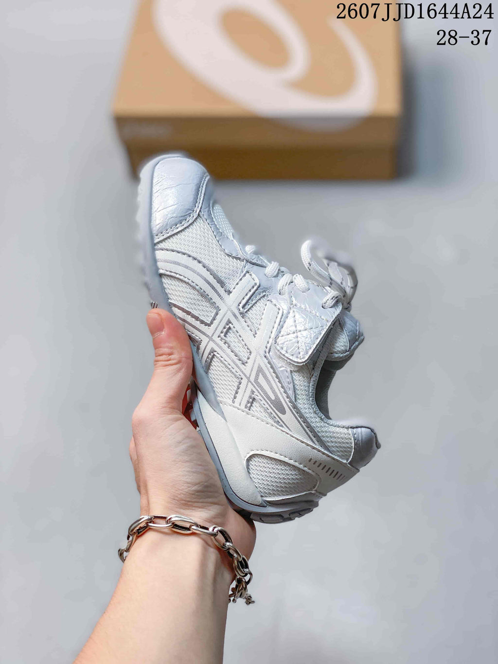 ASICS HYPERSYNC Kids' Sneakers White and Silver 712140TOU