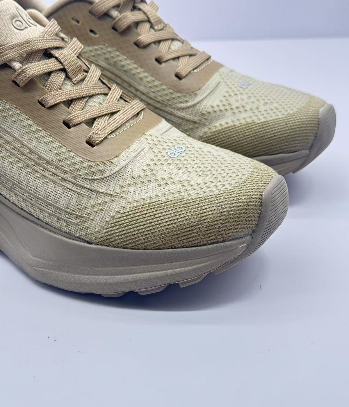 Alo Runner Sneakers Khaki