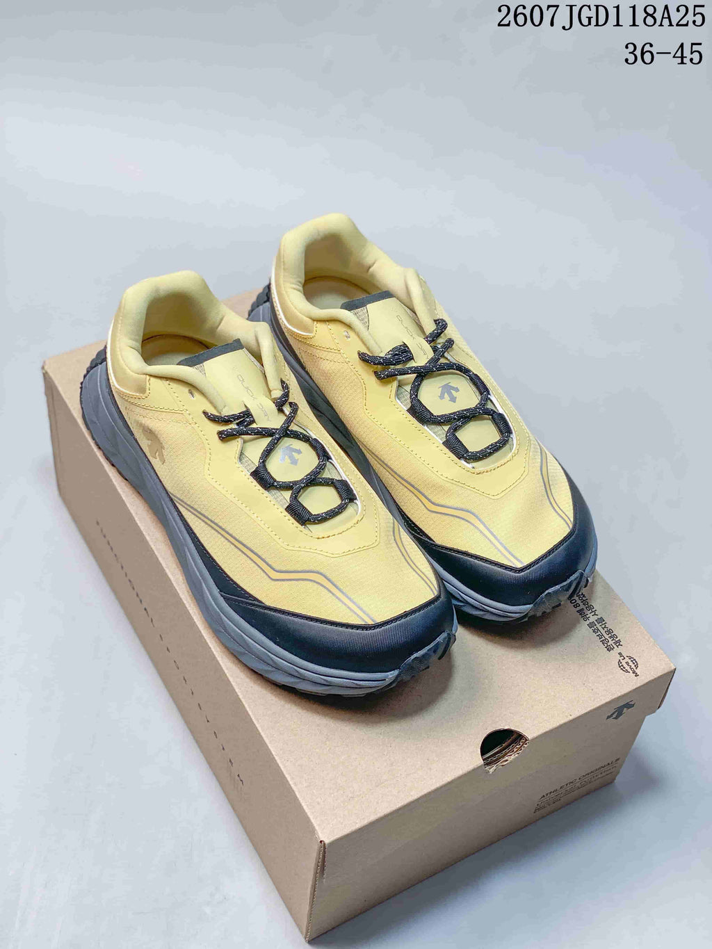 DESCENTE TERRAIND Low-Top Hiking Sneakers Yellow/Black