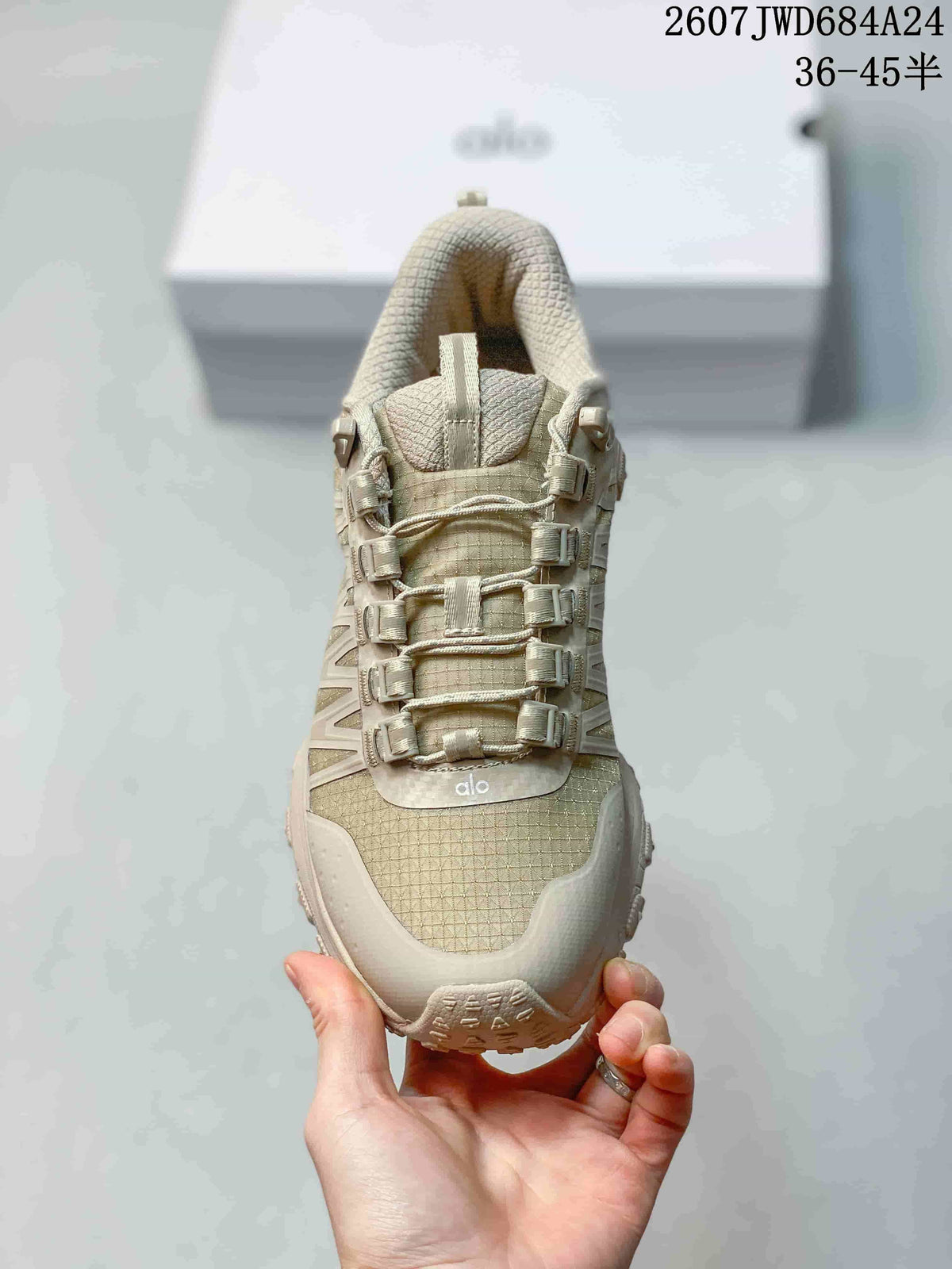 Alo Recovery Mode Low-Top Sneakers - Beige