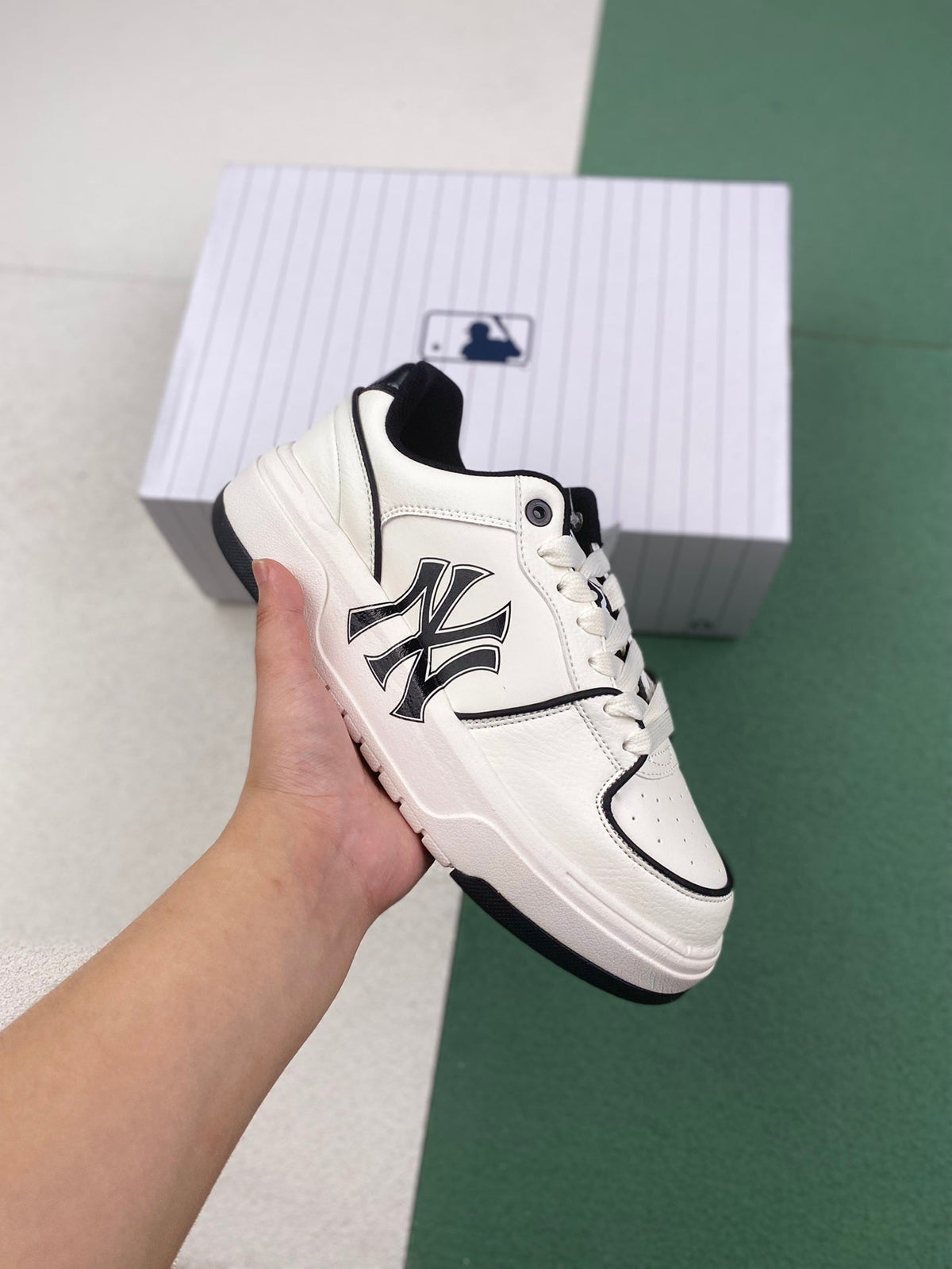 MLB Second-Generation Black-White Sneakers