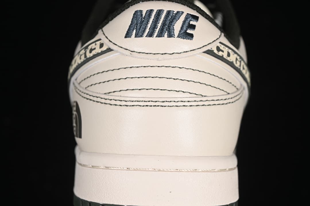 Nike SB Dunk Low The North Face CDG Sneaker DM6868-015
