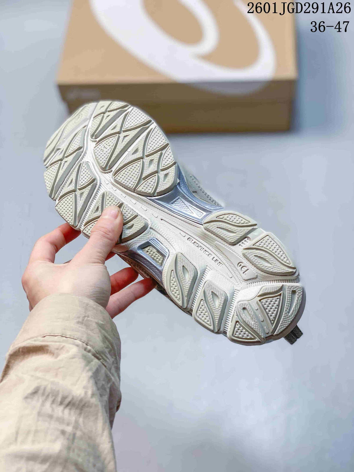 ASICS GEL-NYC Sneakers in White and Grey 1203A735-021
