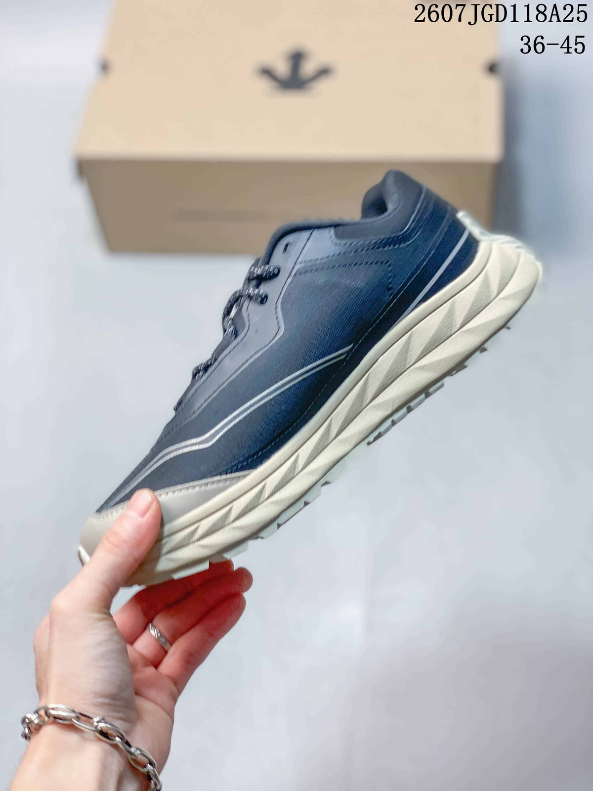 Descente TERRAIND Low-Top Hiking Sneakers Navy Cream SQ323LCR92