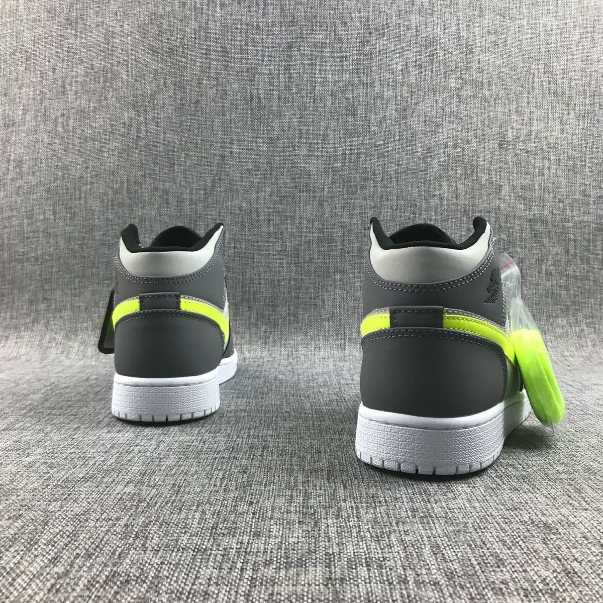 Air Jordan 1 Mid Grey Volt Sneakers 554724-072