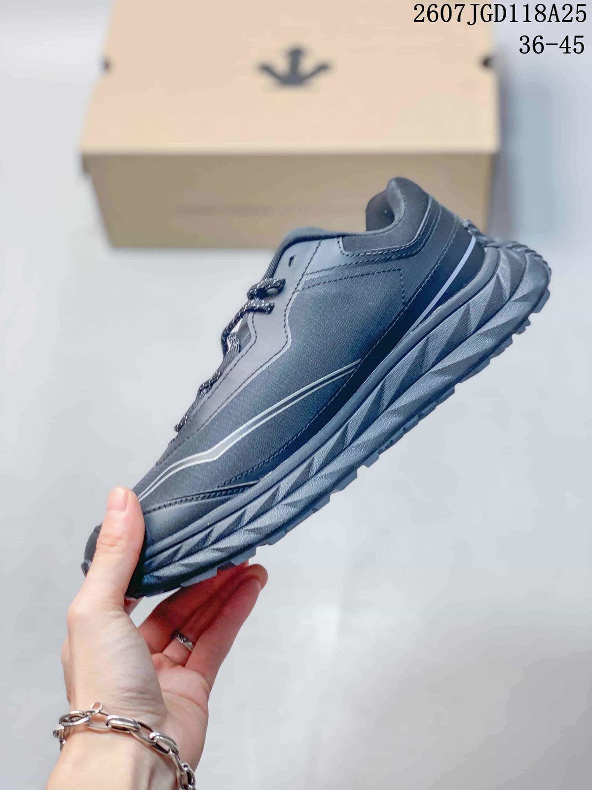 DESCENTE TERRAIND Low-Top Hiking Shoes Dark Gray SQ323LCR92