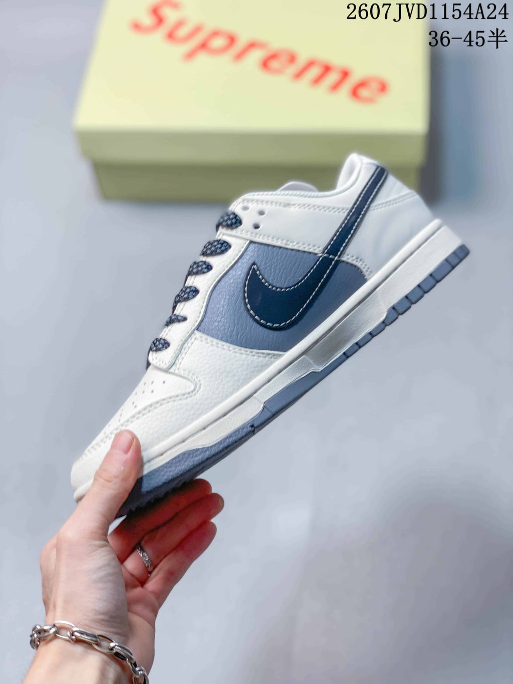 Nike SB Dunk Low Supreme White Navy Sneakers NK5639-323