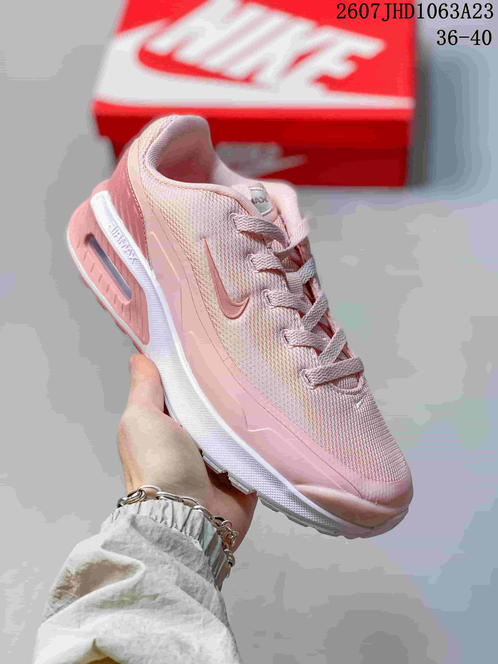 Nike Air Max Viva Low-Top Sneakers Pink