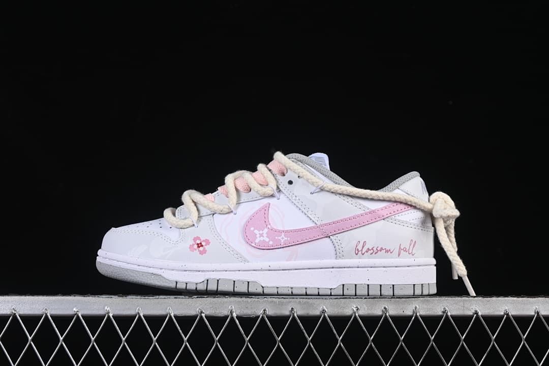 Nike SB Dunk Low Blossom Fall Pink Sneakers