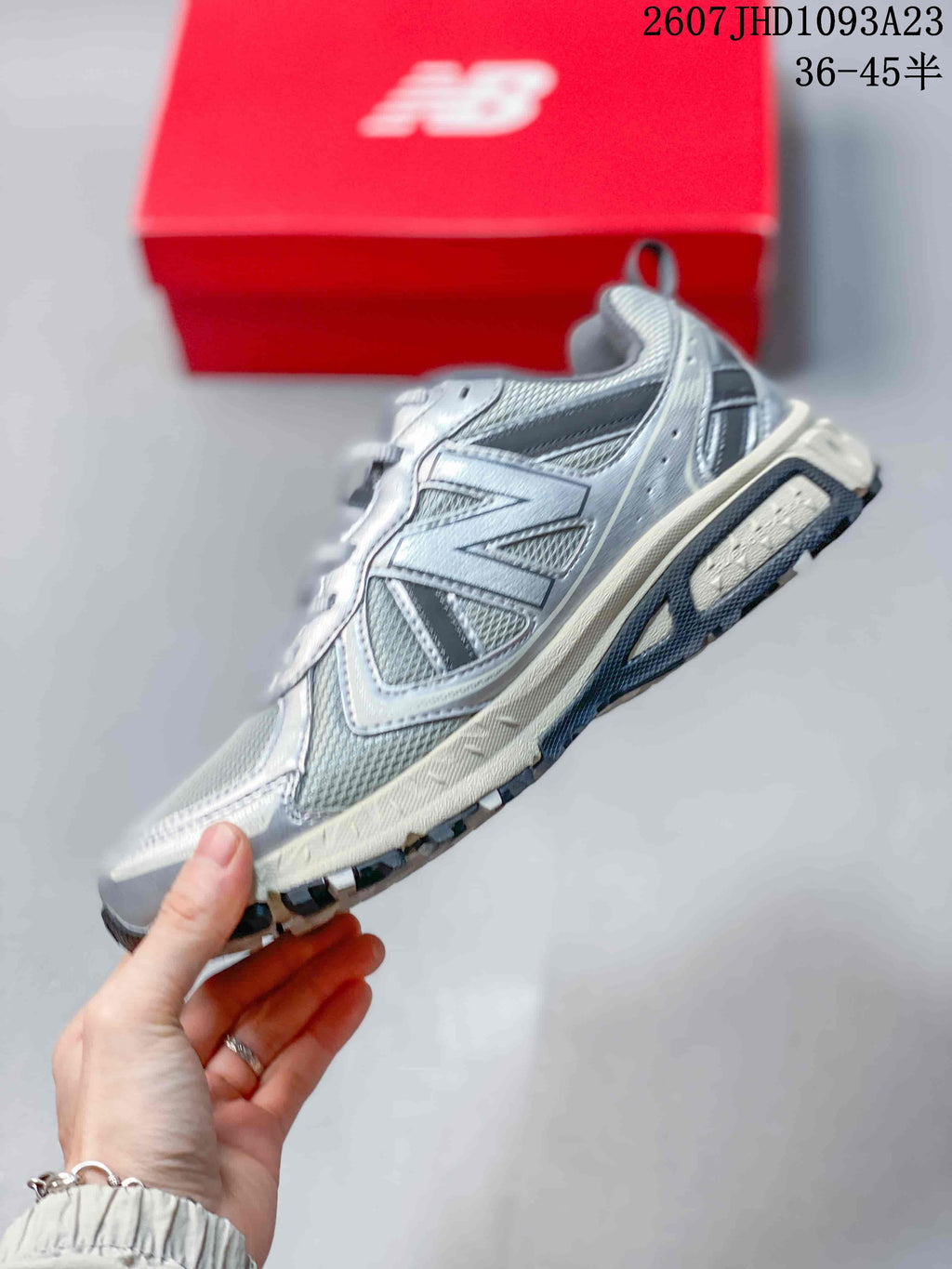 New Balance 410 V5 Grey Low-Top Trail Sneakers 712330EWO