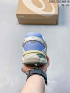ASICS Gel-Cumulus 16 Sneakers in Cream and Blue