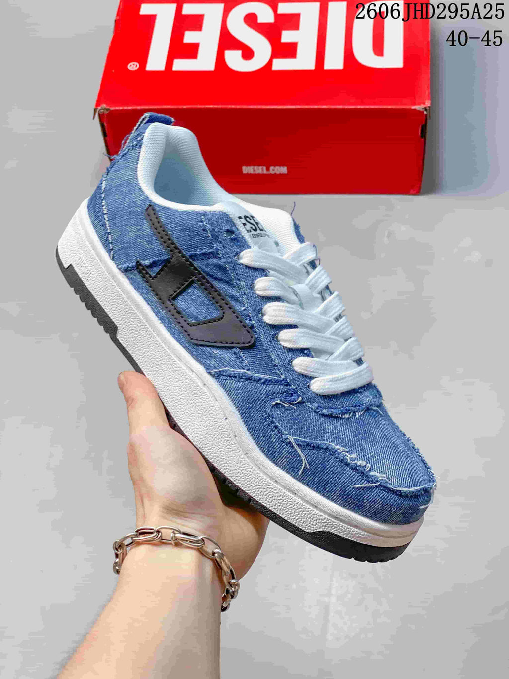 Diesel S-ukiyo V2 Low-Top Sneakers in Blue Denim