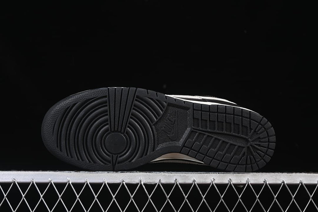 Nike SB Dunk Low Black and White Sneaker IH7333-200