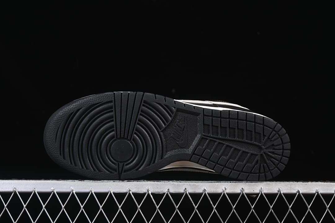 Nike SB Dunk Low Black and White Sneaker IH7333-200