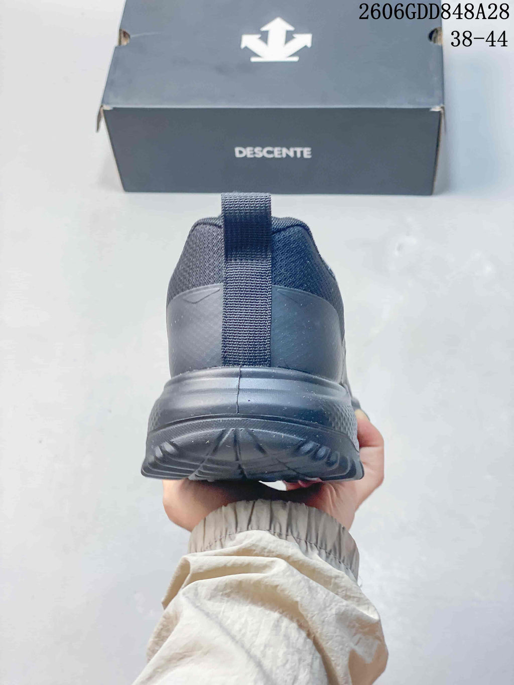 DESCENTE Outdoor Running Shoes with Dial Closure, Charcoal