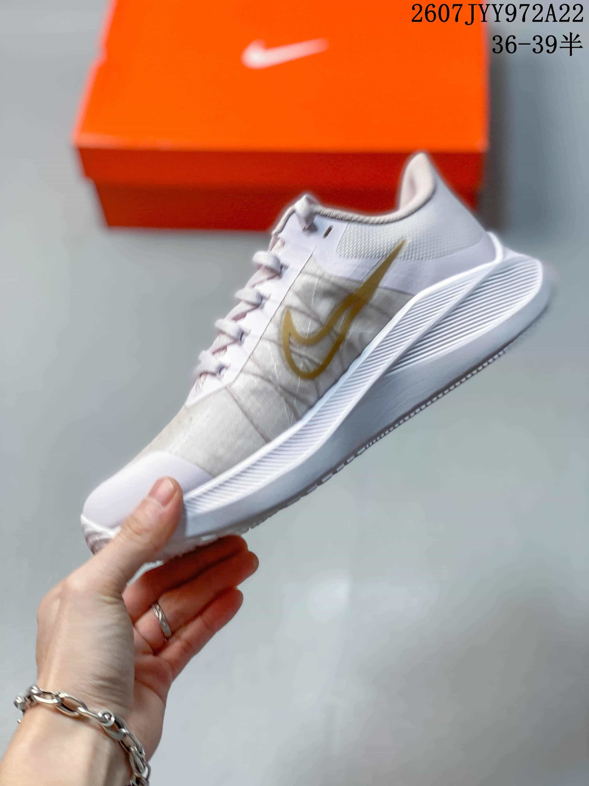 Nike Air Zoom Winflo 8 White Gold Running Sneakers